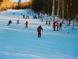 鐵力日月峽滑雪場