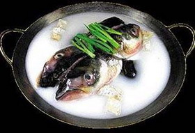 豆腐鹹魚頭湯