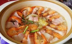 鹹肉鮮蝦白菜煲