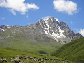 扎日擁康神山