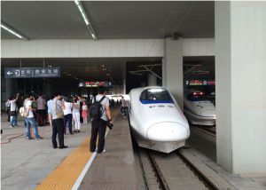 2014年7月1日，早上8時50分，列車整點從西安北站駛出
