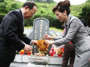 蔣孝嚴桂林雨中祭母