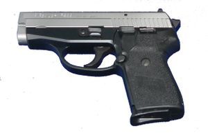 SIG P239手槍 類型 半自動手槍 原產國 瑞士 生產歷史 生產商 Swiss Arms（前SIG Arms） 衍生型 參考型號 基本規格 總重量 714克 (25.2安士) (9毫米) 776克 (27.4安士)(其他口俓)  全長 168毫米 (6.6寸) 槍管長度 91毫米 (3.6寸) 全高 130毫米 (5.1寸) / 132毫米 (5.2寸) -------------------------------------------------------------------------------- 彈藥 9毫米魯格彈、.357 SIG、.40 S&W 槍機種類 后座作用 供彈方式 彈匣： 8發（9毫米） 7發（其他口徑）