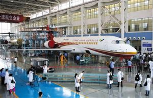 中國商用飛機公司工廠的ARJ21-700飛機模型