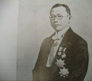 1912年伍連德佩戴因為防鼠疫獲得各國勳章的照片