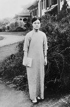 1928年，任金陵女大第一任校長