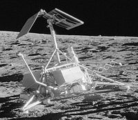 登入月球兩年後，艾倫·賓在月球上拍攝的測量員3號