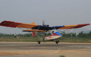 A2C-L超輕型飛機首飛成功