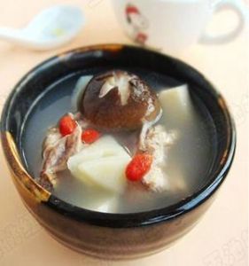 春筍煲雞湯