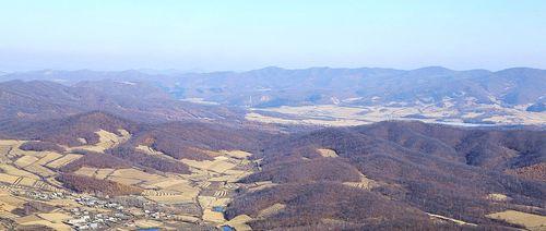 大青山北坡賓縣境內地貌