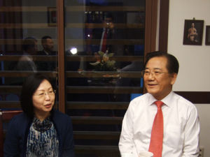 總領事閻鳳蘭為韓國全羅南道朴晙瑩知事舉行新年友好活動