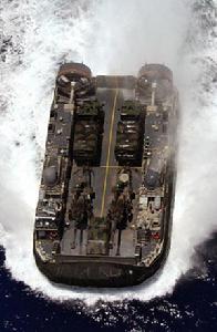 LCAC 型氣墊登入艇