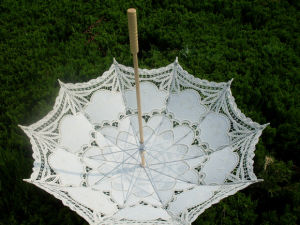 工藝繁雜的白代麗 洋傘