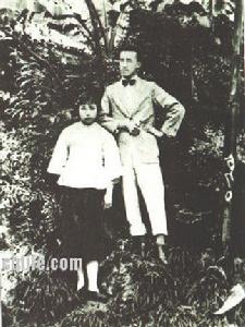 1925年，楊闇公與夫人趙宗楷在重慶合影
