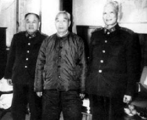 1988年，徐向前與張震（右）、李德生（左）