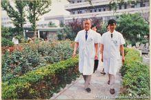 1994年石祥恩（右一）師從王忠誠