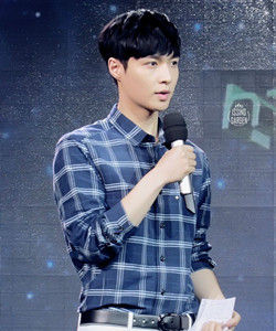 lay[張藝興]