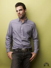 劇中主演：Zachary Quinto