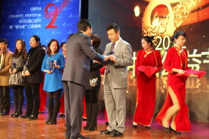高原聖肽集團吳長海董事長獲得2012中國公益人物獎