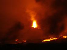 火山流出熔岩