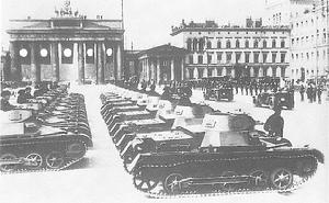 在布蘭登堡門前受檢閱的一號坦克B型