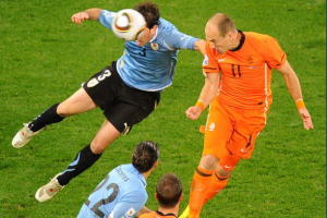 世界盃半決賽，羅本制勝頭球送荷蘭進決賽