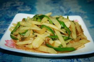 青椒土豆炒榨菜絲