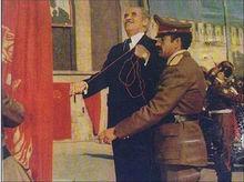 塔拉基親自升起阿富汗民主共和國國旗
