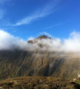 翻山雲