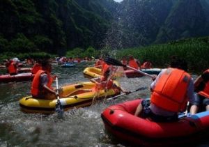 十渡龍湖灣漂流