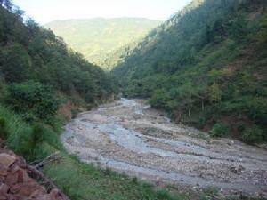 臘日地村通村河流