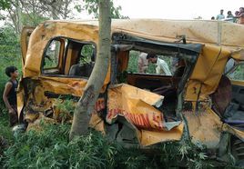 4·26印度校車與火車相撞事故