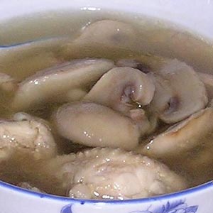 口蘑肥雞湯