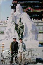 圖左章建國教授圖右是張曉偉，滕王閣雕塑