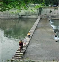 圖二 湖北襄陽水鏡莊跳岩