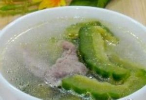 苦瓜滾肉片湯 苦瓜滾肉片湯