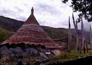 （圖）經幡塔