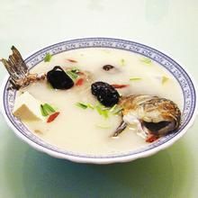 木耳蓮藕鯽魚湯