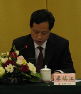 李鎮江[青島科技大學機電學院副院長、青島市分析測試學會會員]