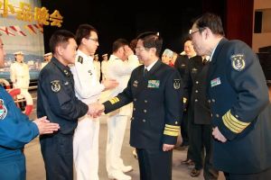 滕興傑受到海軍首長的親切接見