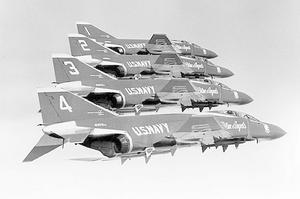F-4曾是美國空軍雷鳥飛行隊及海軍藍天使飛行隊的表演用機