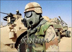 （圖）美軍士兵頭戴防毒面具