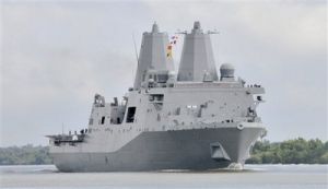 ２００９年10月13日，美國海軍“聖安東尼奧”級兩棲運輸塢艦LPD-21紐約號啟航