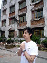 2008.5 四川重災區探望當地災民