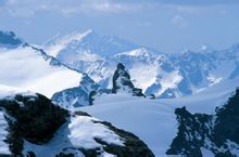 鐵力士山“坐佛”