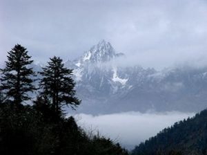 生欽朗扎神山