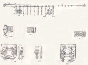 （1）金帶扣 （2）（6）金帶箍 （3）方形獸面紋金帶 （4）桃形有孔金帶 （5）圭形金尾 （7）（8）金帶飾 （9）（11）鎏金鏨花銀囊 （10）倒懸葫蘆形金帶飾