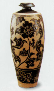 褐釉剔刻花瓷瓶