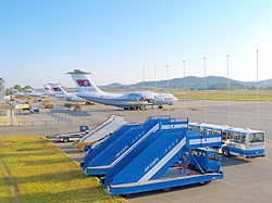 高麗航空機隊在朝鮮平壤順安國際機場停機坪上